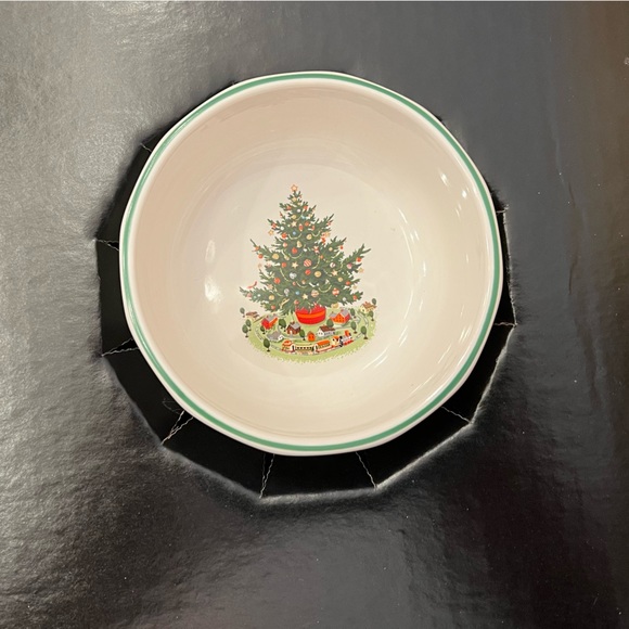 Pfaltzgraff Christmas Heritage 2 piece Chip and Dip set, new in Box. - Picture 3 of 5